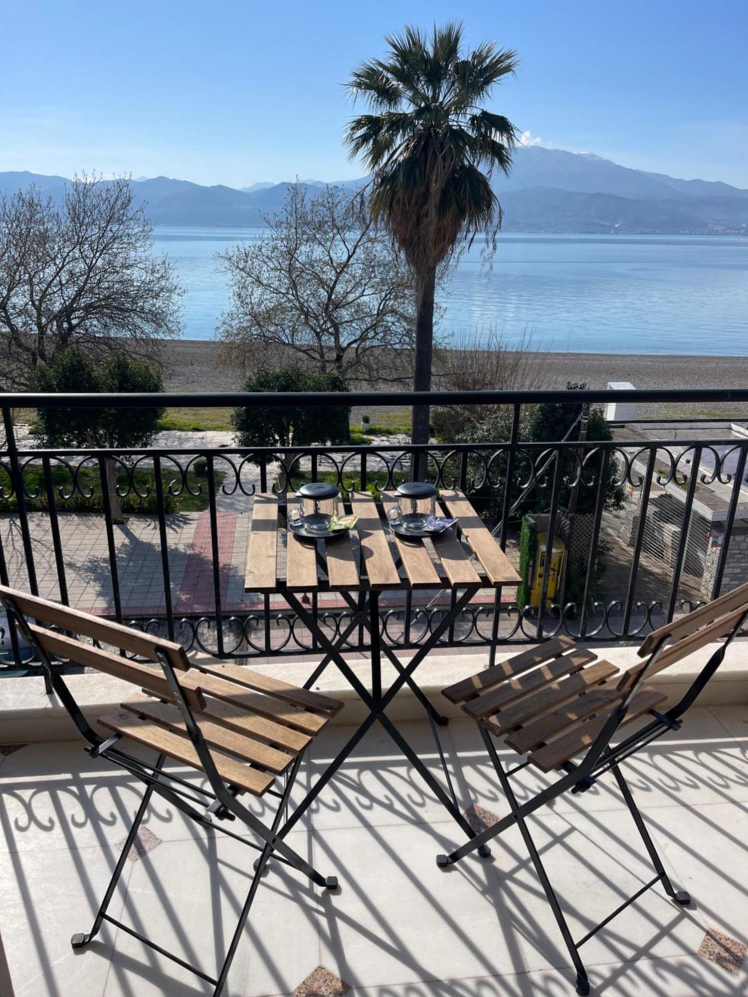Regina Hotel Nafpaktos Esterno foto