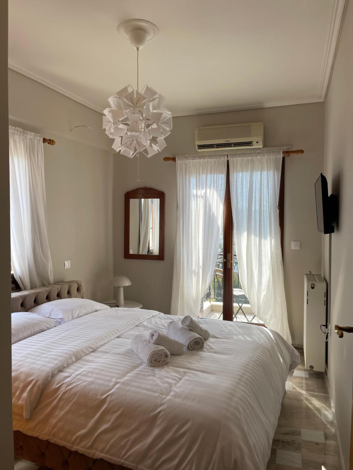 Regina Hotel Nafpaktos Esterno foto
