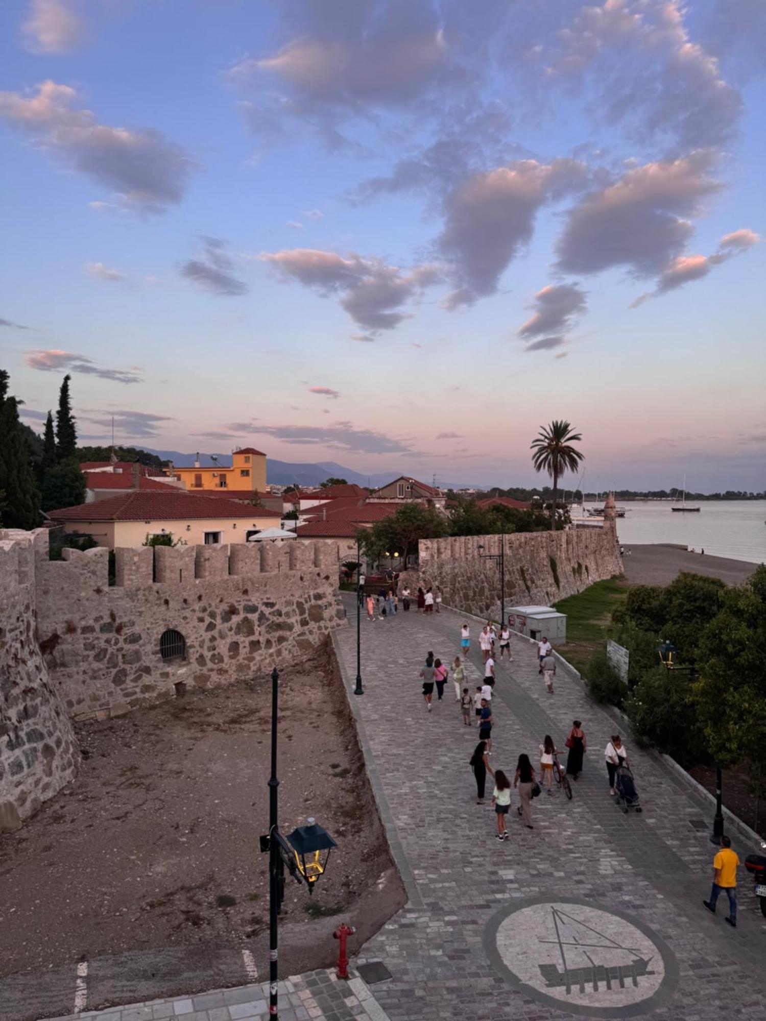 Regina Hotel Nafpaktos Esterno foto
